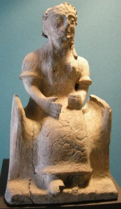 Αρχαία Ελληνίδα γυναίκα. Museo archeologico regionale Paolo Οrsi (Wikimedia Commons)